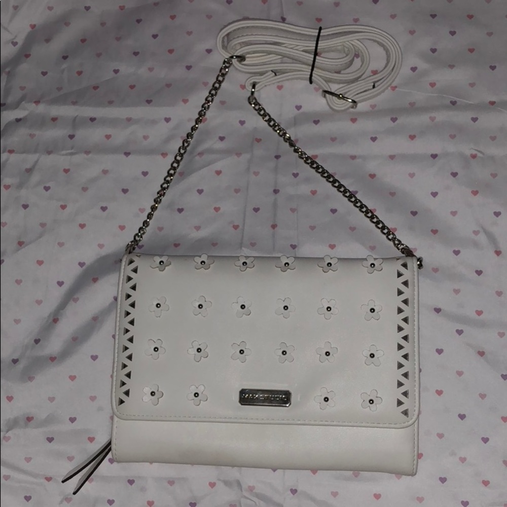 Max Studio White Flower Crossbody - Picture 1 of 8